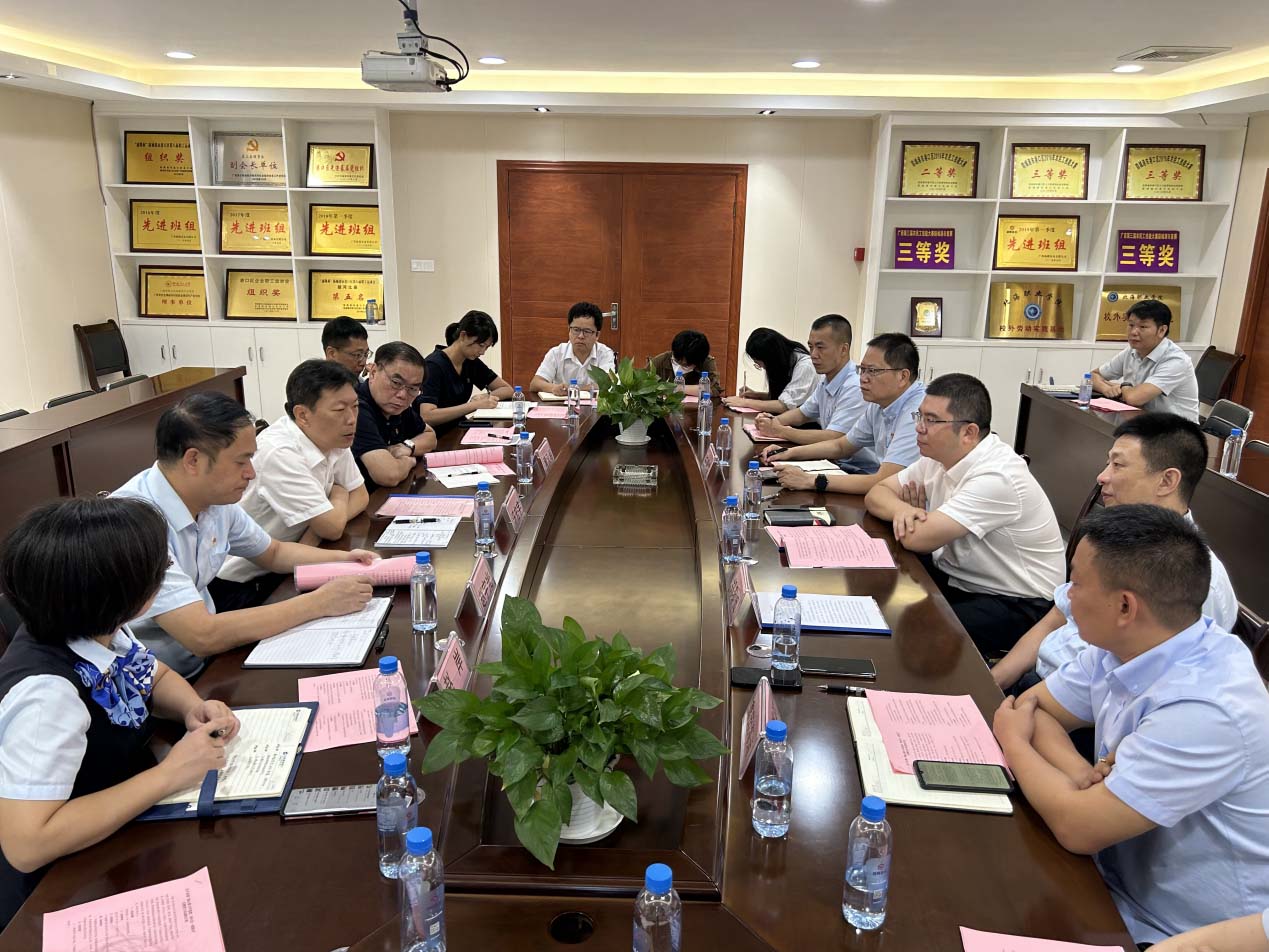 “凝心聚力学思想，，，，，，知行合一谱新章”主题党日活动